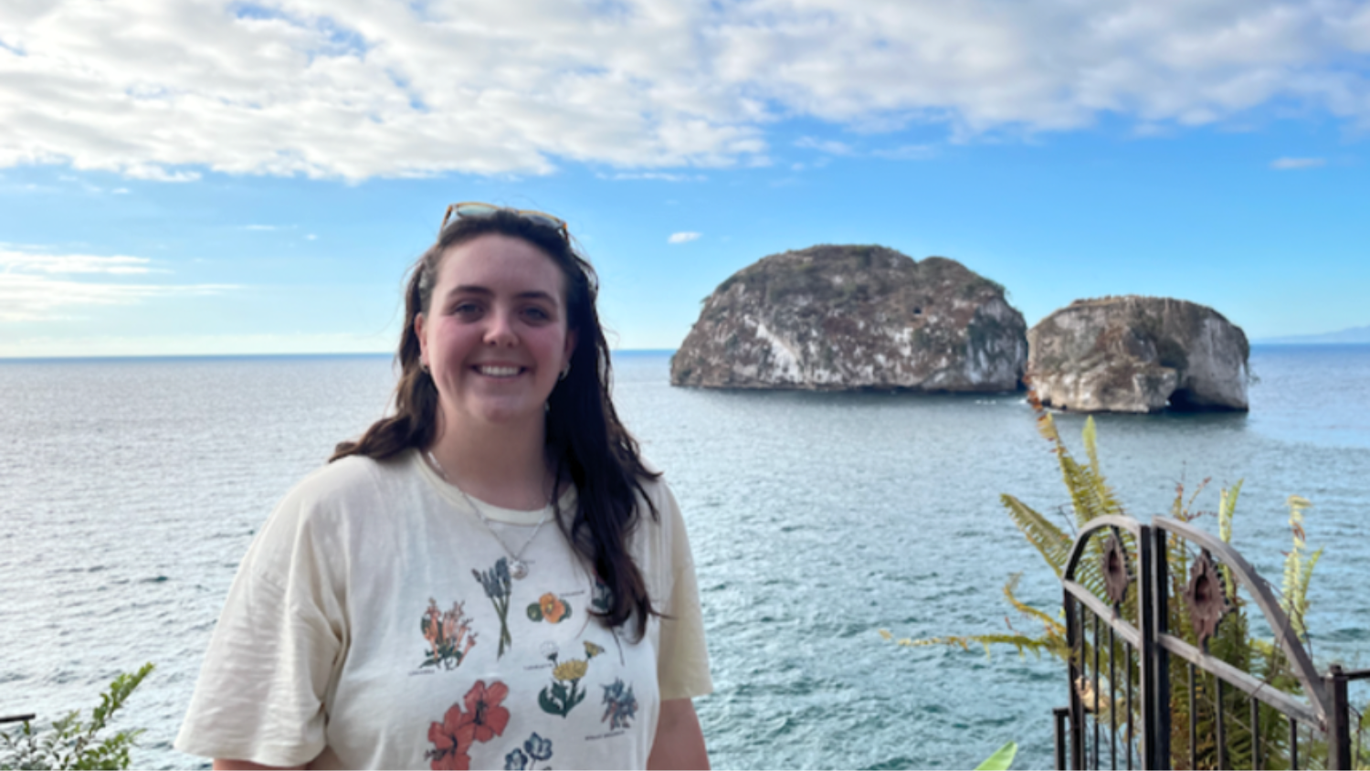 Lila stands in front of the water - Lila Cantrell's Winter Abroad in Mexico - Forestry and Environmental Resources at NC State University