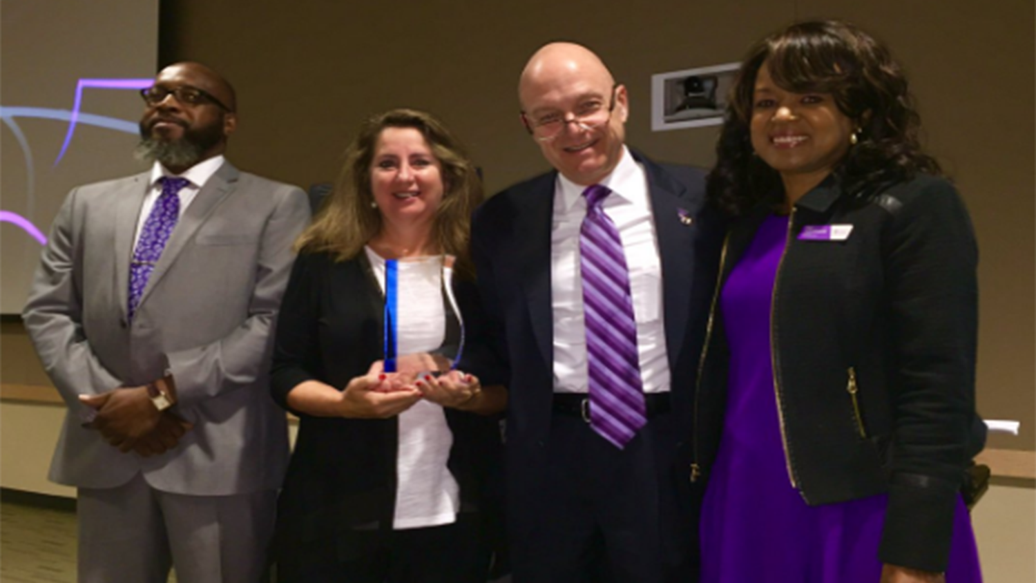 Susan Colby receives Leadership Award