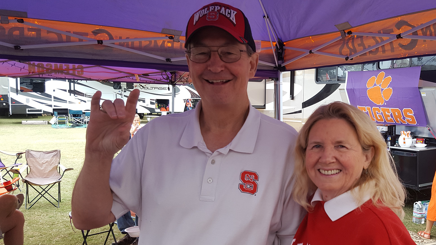 Melton puts up wolfies at event - Paper Science Alumni Establishes a Scholarship to Honor Mother - College of Natural Resources News NC State University