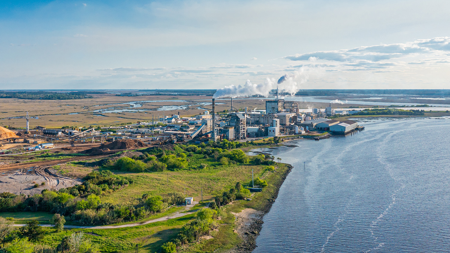 Aerial photo of a paper mill in Fernandina Beach near Jacksonville, Florida. - NC State Researchers Developing Climate-friendly Solution for Pulp and Paper Industry - College of Natural Resources News NC State University